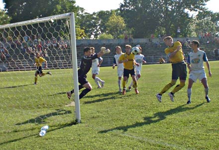 На чемпионате Украины среди аматорских команд николаевцы разгромили кировоградцев