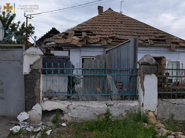 Қаншық жылағанша есекке қатты сиып кетеді Лесбиянкимен порно секс