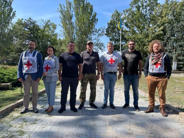 Представители красного креста Представители красного креста